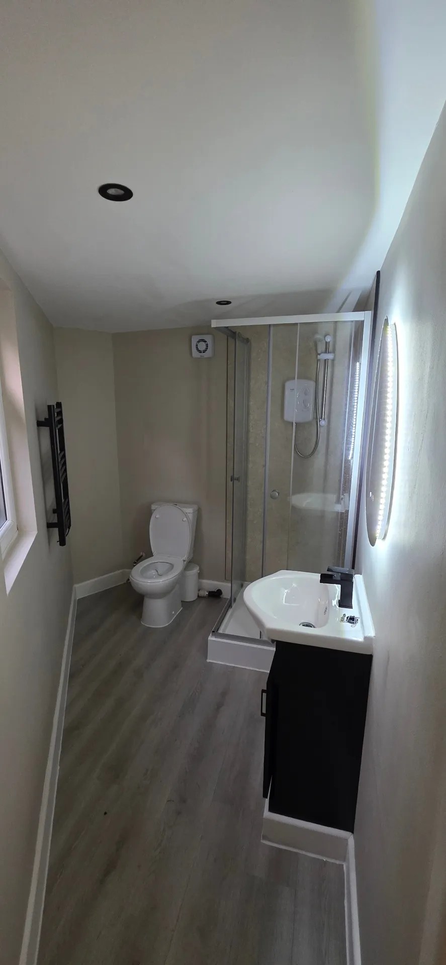 Annexe bathroom