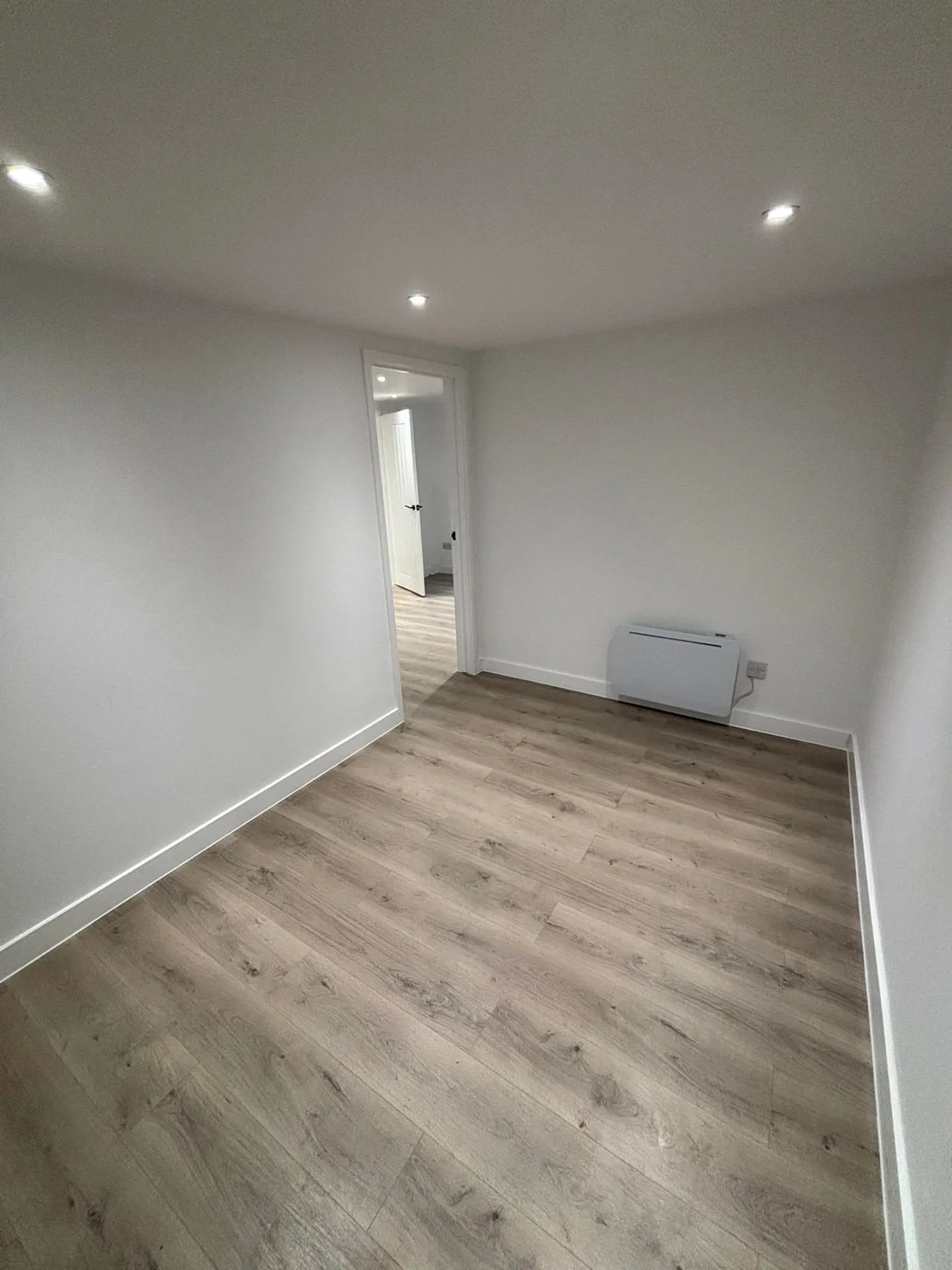 L-Shaped Two-Bedroom Annexe – Leicester thumbnail 9