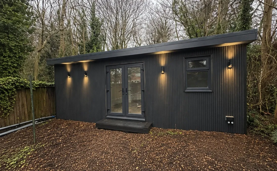 L-Shaped Two-Bedroom Annexe – Leicester - bespoke L-shaped two-bedroom annexe with kitchenette and shower room in Leicester