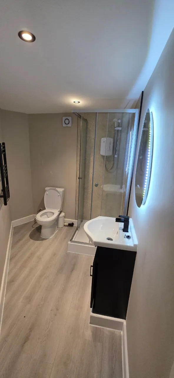 Garden Room with Shower & Office thumbnail 4