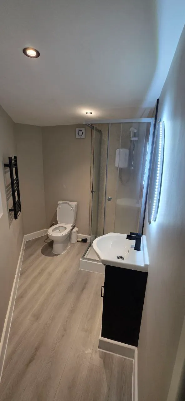 Garden Room with Shower & Office thumbnail 5