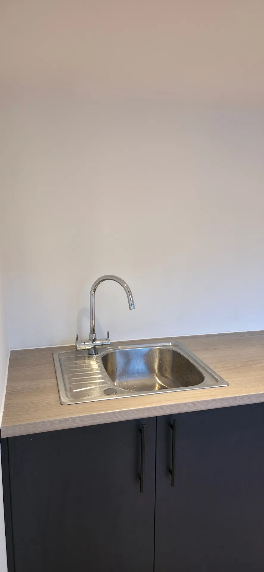 Kitchen sink with mixer tap