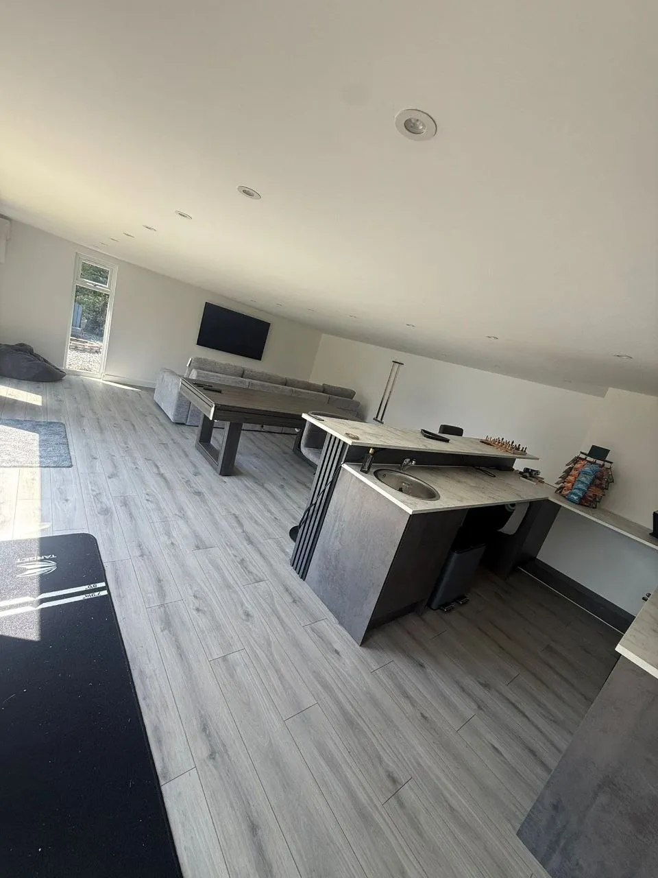 Custom Bar & Entertainment Room – Stourport thumbnail 6