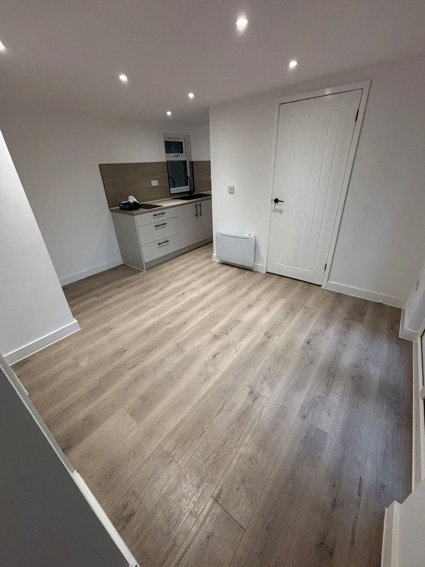L-Shaped Two-Bedroom Annexe – Leicester thumbnail 4