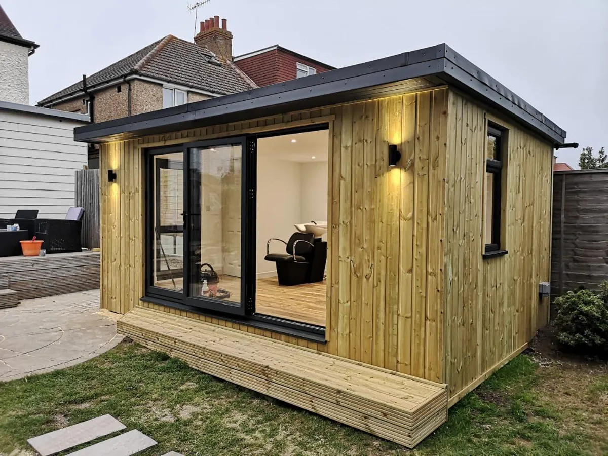 Beauty Salon · Worcester — bespoke insulated garden room by LouMil